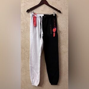 💕Awesome Concept Juniors Black & White Joggers(Waist 26”-34”Inseam 29”Rise 10”)